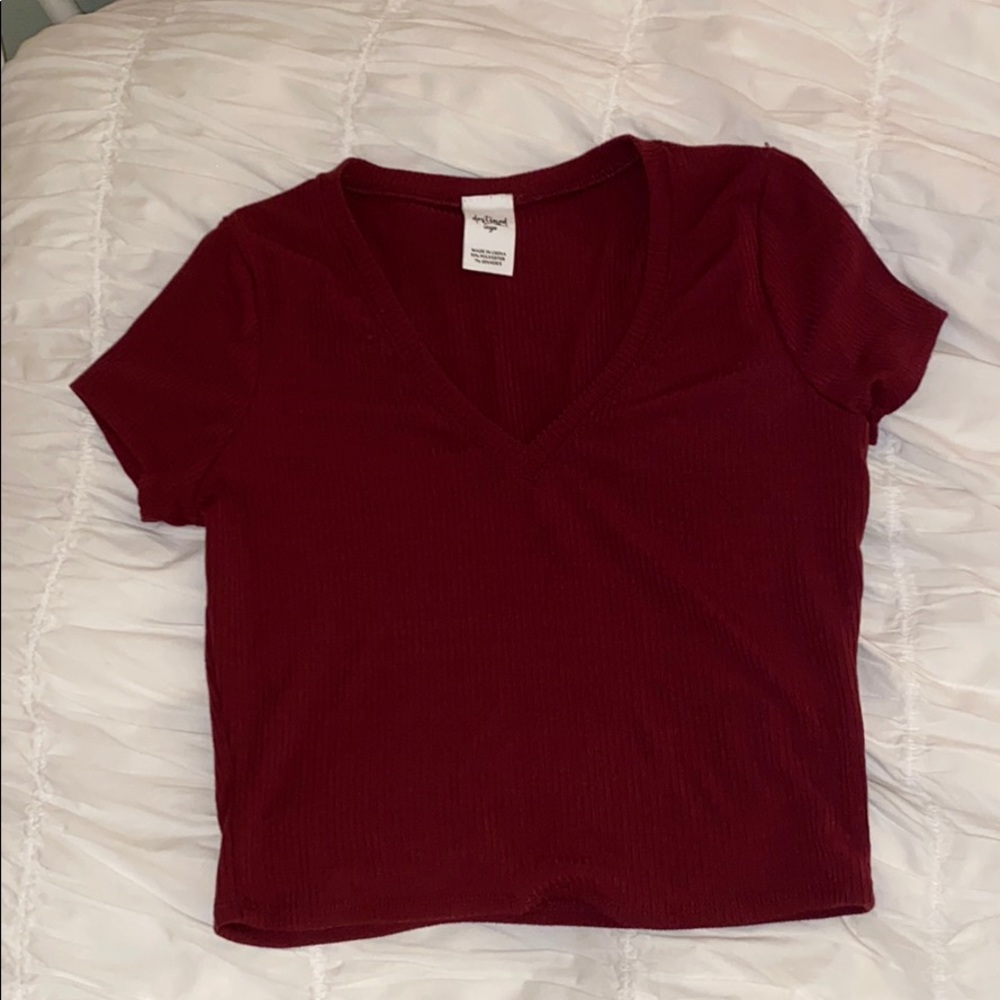 maroon t-shirt